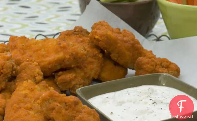 Dita di pollo condite di bufalo con salsa di immersione al formaggio blu