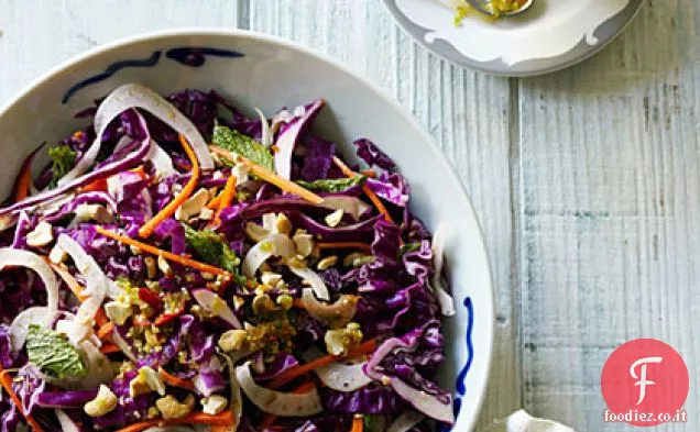Insalata di cavolo, anacardi e finocchi