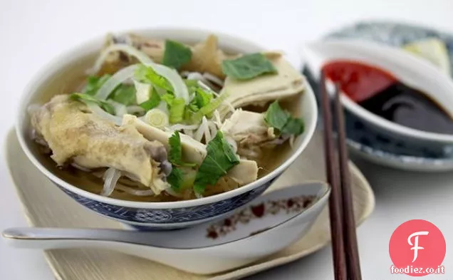Pho Ga (zuppa di noodle di pollo vietnamita con zenzero)
