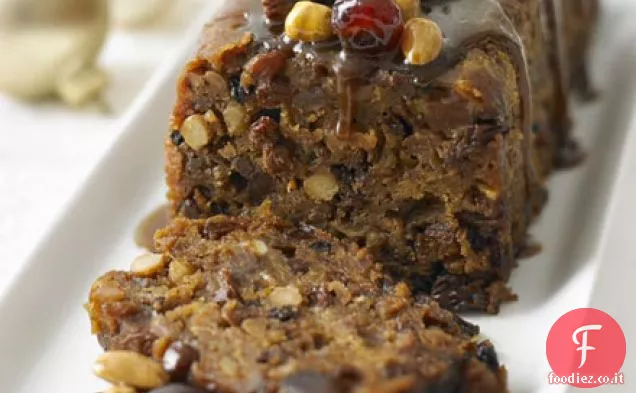 Pagnotta di budino di Natale di frutta e noci