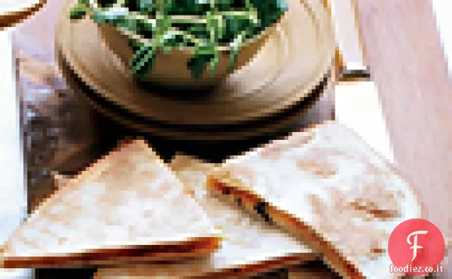 Barbecue Cipolla e Gouda affumicato Quesadillas con pisello Sparare Mini insalata