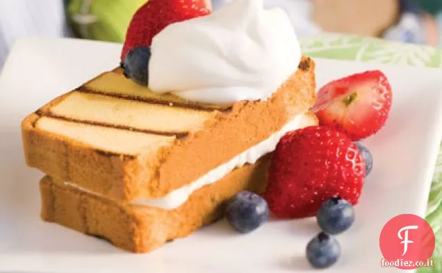 Torta di libbra alla griglia ripiena di crema