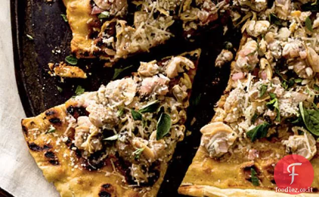Pizza alla griglia di vongole all'aglio