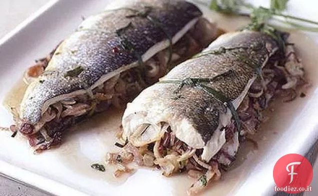 Branzino arrosto con peperoncino e foglie di lime