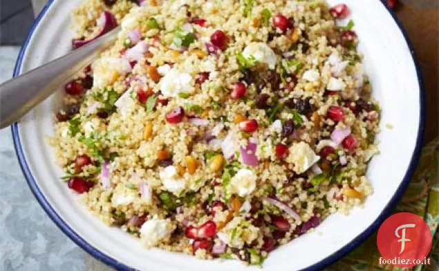 Insalata di quinoa alle erbe, feta e melograno