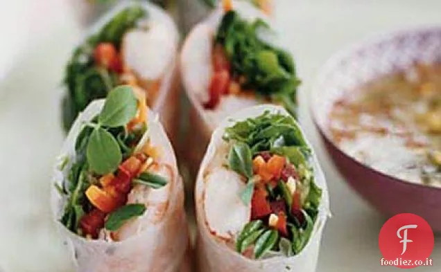 Involtini primavera di gamberi e verdure croccanti con salsa di peperoncino in agrodolce