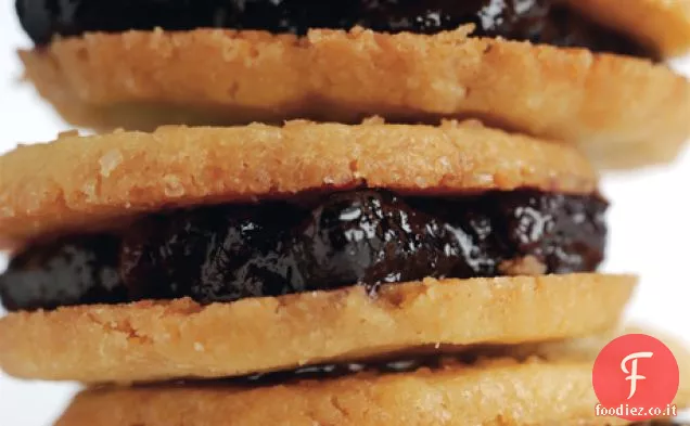 Biscotti sandwich alla marmellata di mirtilli