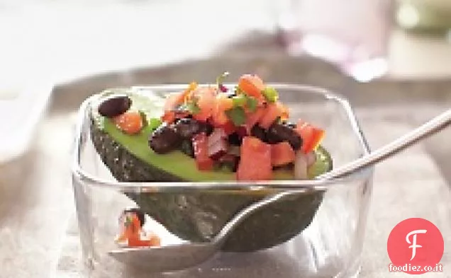 Avocado con salsa di fagioli neri