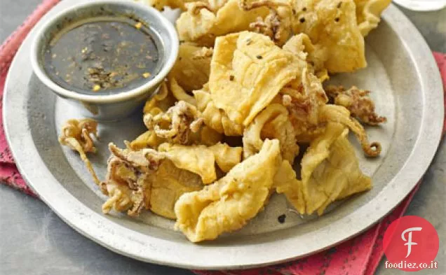 Calamari al sale e pepe con condimento al peperoncino arrosto