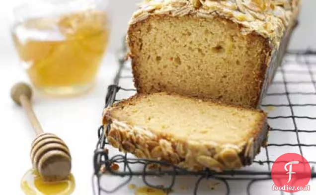 Torta al miele con scricchiolio di mandorle al miele