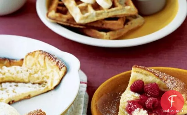 Pancake domenicale al forno con salsa di lamponi