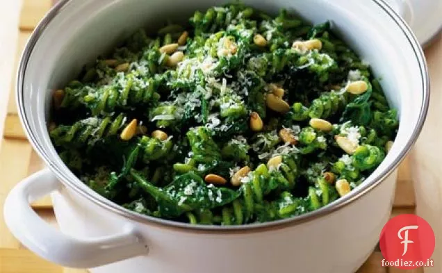 Fusilli con gloriosa salsa di spinaci verdi