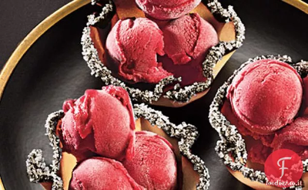 Sorbetto di mirtillo in tazze di Tuile
