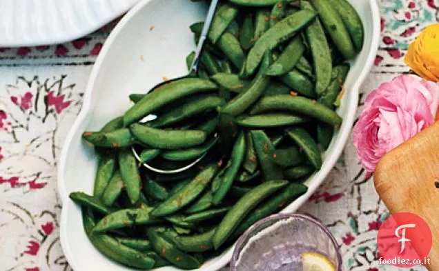 Piselli a scatto di zucchero con menta e arancia