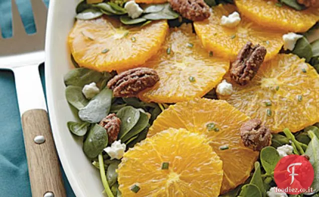 Insalata di arance speziate con formaggio di capra e noci pecan glassate