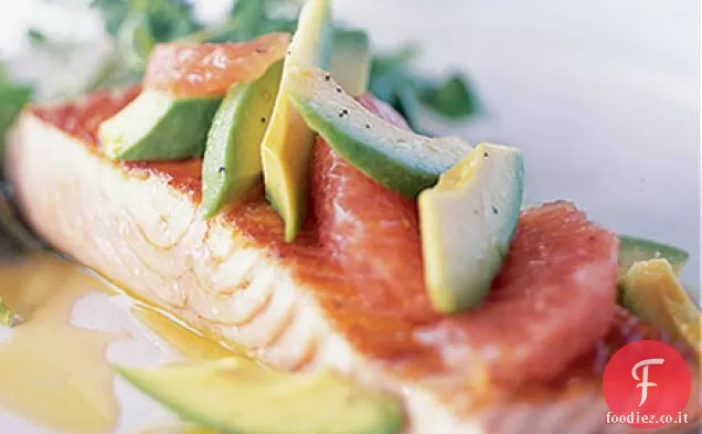 Salmone con avocado e pompelmo