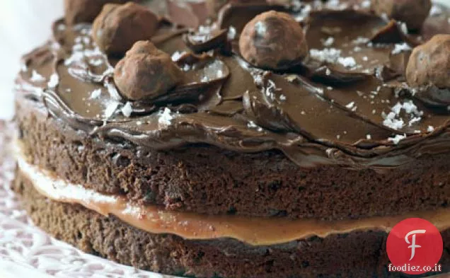 Torta al cioccolato al caramello salato di Hannah Obee