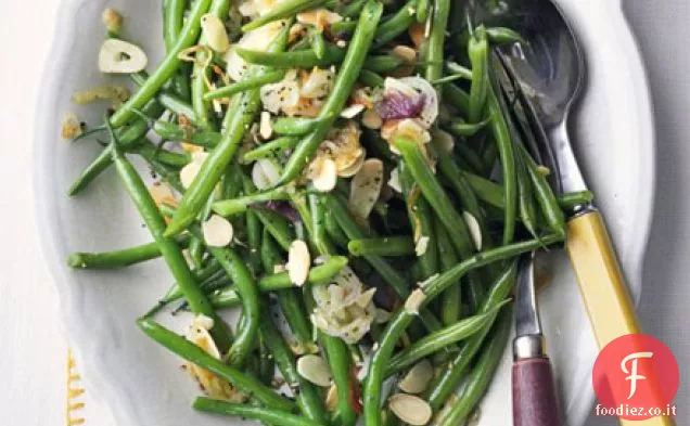 Fagiolini con scalogno, aglio e mandorle tostate