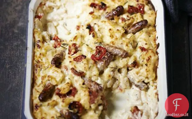 Maccheroni al formaggio e pomodoro con chipolatas