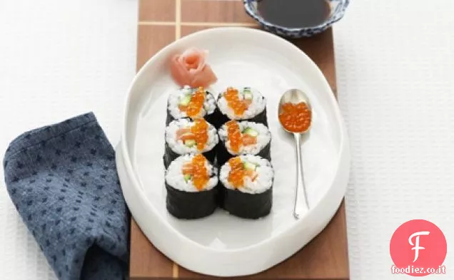 Rotoli di sushi di salmone e cetriolo