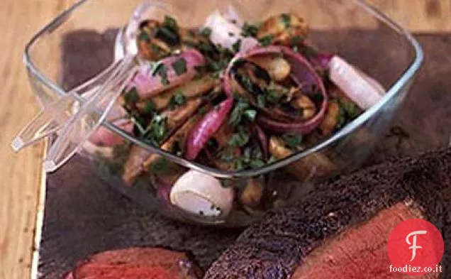 Cipolla rossa alla griglia e insalata di patate