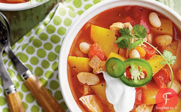 Peperoncino di pollo e fagioli bianchi con zucca