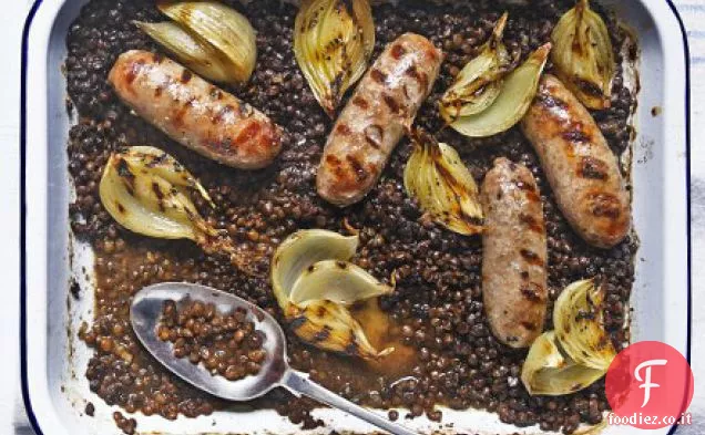 Traybake di salsiccia e lenticchie