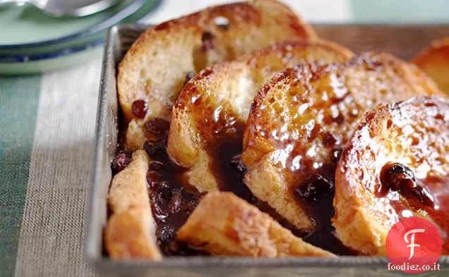 Budino di pane e burro preferito con salsa bourbon