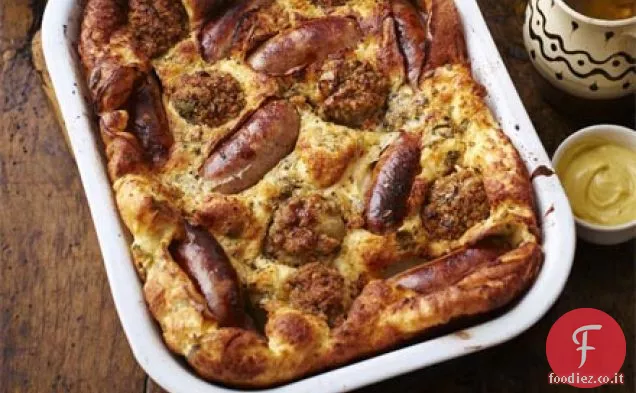 Salsiccia & ripieno rospo-in-the-hole con sugo di cipolla