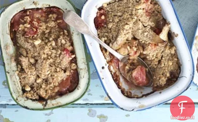 Rabarbaro, pera e nocciola si sbriciola