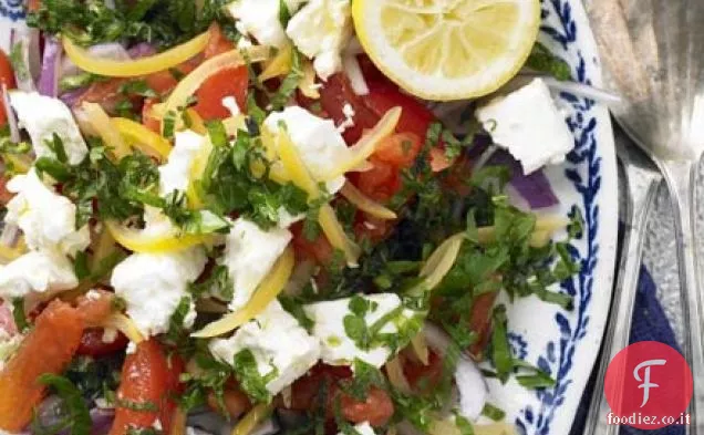 Insalata di limone e pomodoro conservata con feta