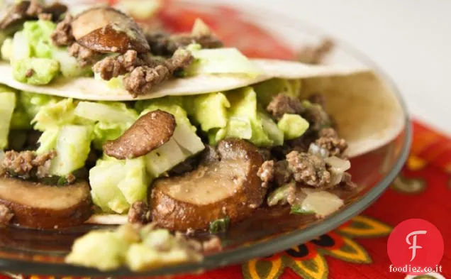 Tacos di avocado ai funghi di manzo