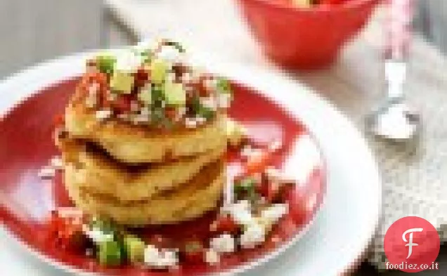 Torte di mais fresco con salsa di avocado e formaggio di capra