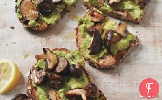 Tartine di funghi arrostiti con Avocado