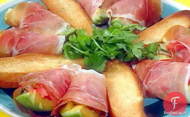 Avocado vestito con prosciutto Serrano