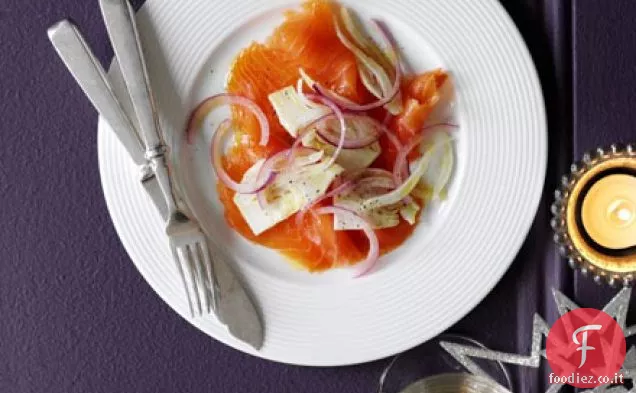 Piatti di salmone, finocchio e lime