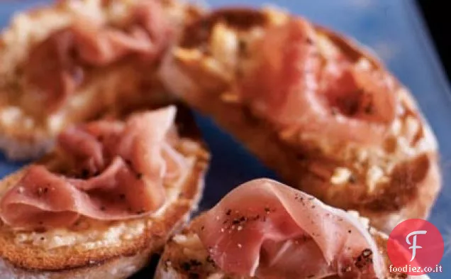 Crostini di Formaggio con Prosciutto
