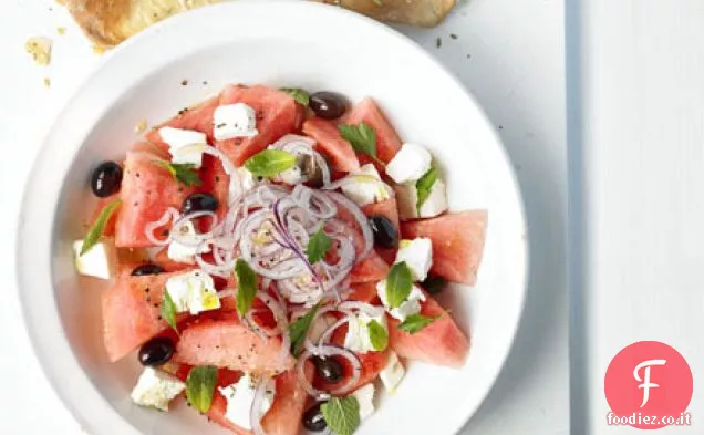 Insalata di anguria e feta con pane croccante