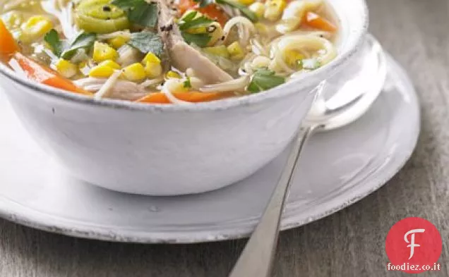 Zuppa di pollo, mais dolce e noodle