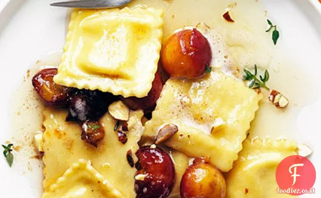 Ravioli al burro marrone ciliegia