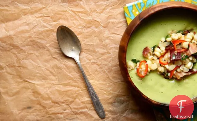 Zuppa fredda di avocado con mais dolce e pancetta