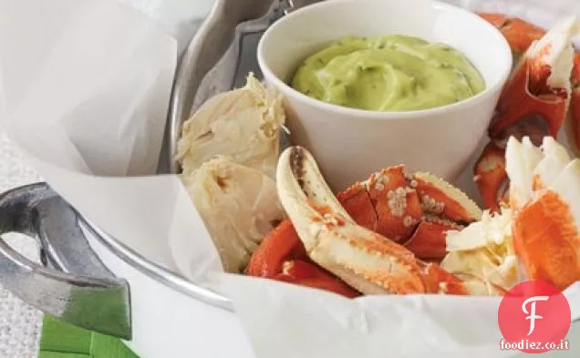 Granchio incrinato con salsa di avocado alle erbe