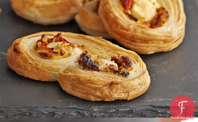 Pepe rosso, noci e formaggio di capra palmiers