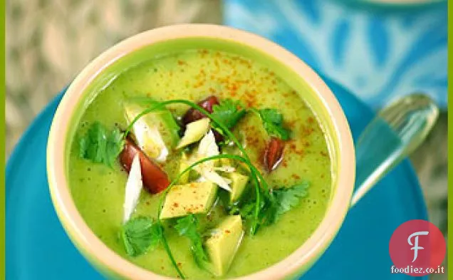 Zuppa fredda di avocado, arancia e lime