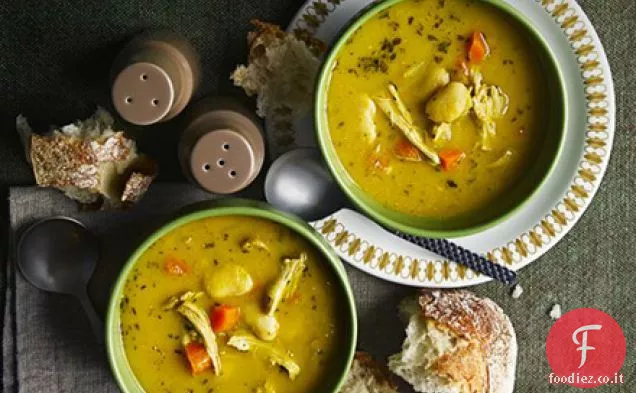 Zuppa di fagioli di pollo e burro alle erbe