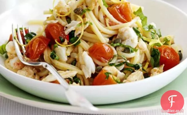 Spaghetti con granchio, pomodorini e basilico
