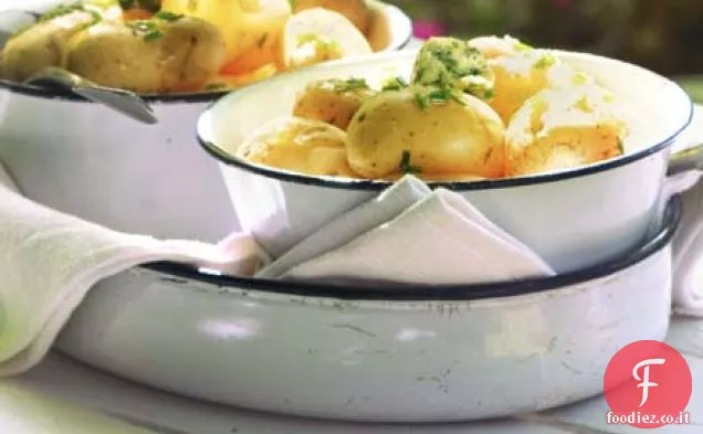 Patate novelle con limone e burro di erba cipollina