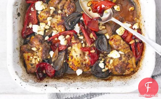 Traybake di pollo Harissa con peperoni & feta
