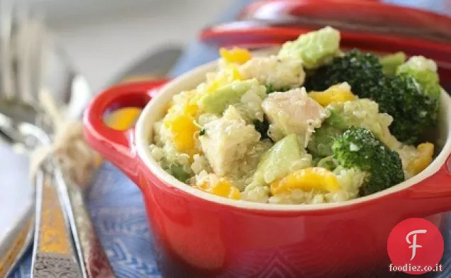 Insalata estiva di quinoa di pollo e avocado