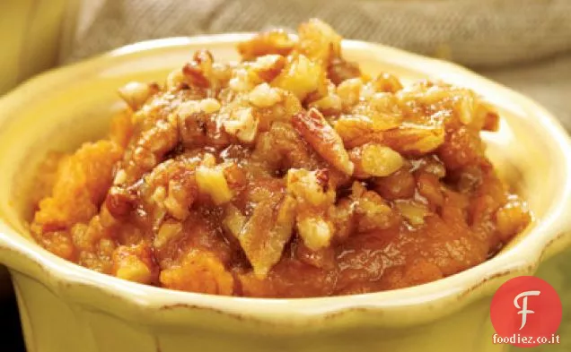Casseruola di patate dolci con guarnizione di pecan